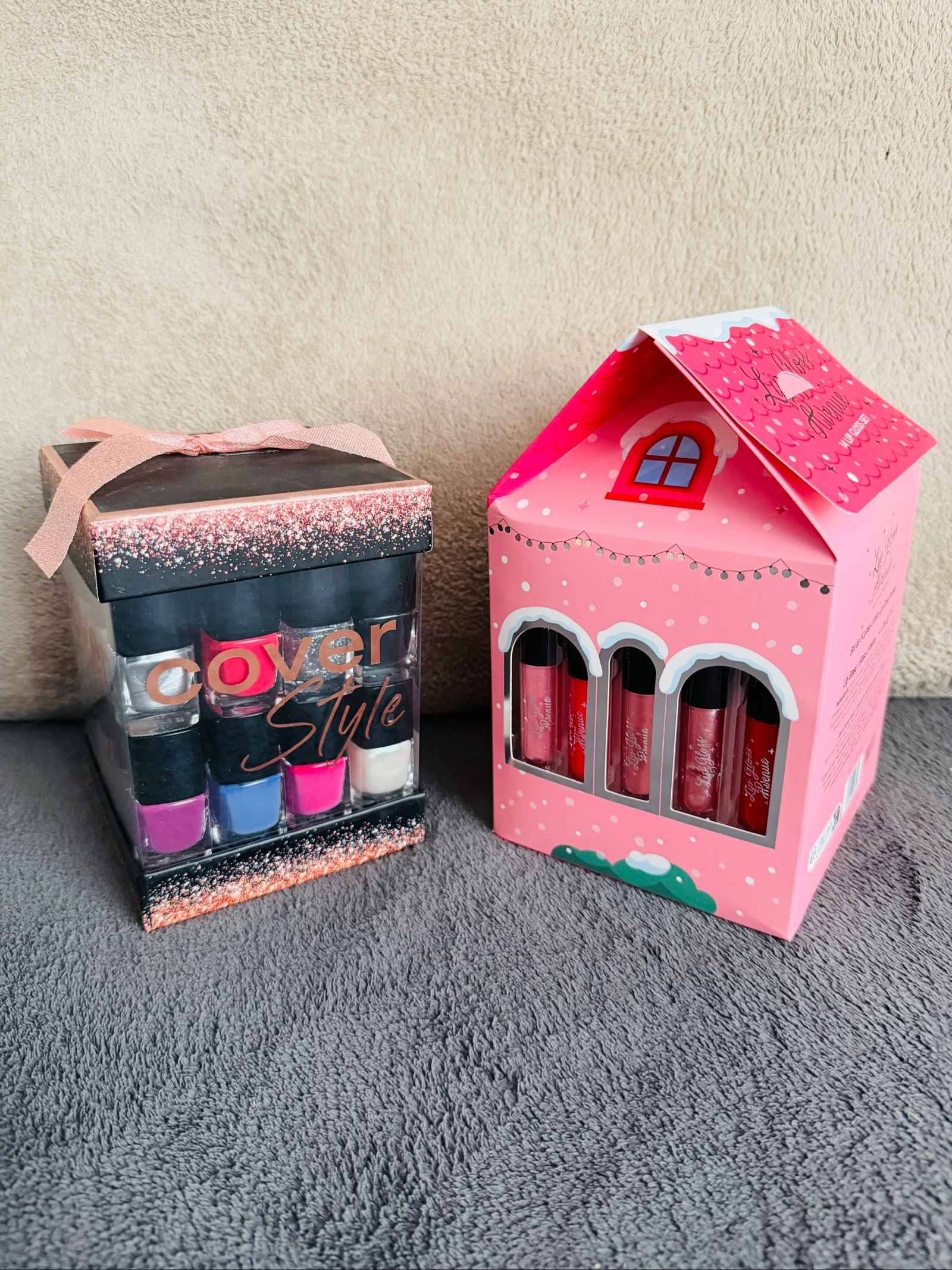 2 coffrets maquillage (12 vernis et 14 gloss à lèvres)  – photo 3
